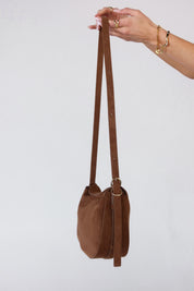 BILLINI : Collins Suede Cross Body Bag In Cocoa