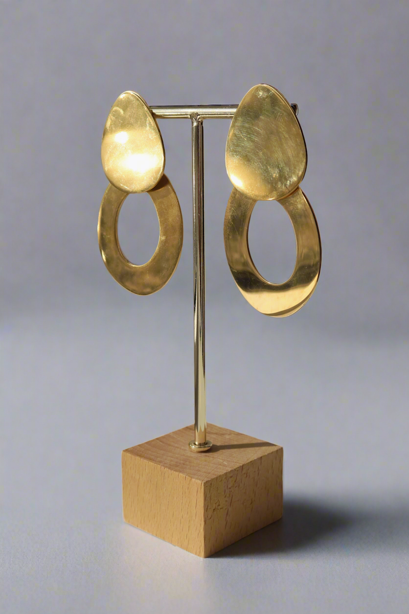 Sleek Dangling Earring In Gold