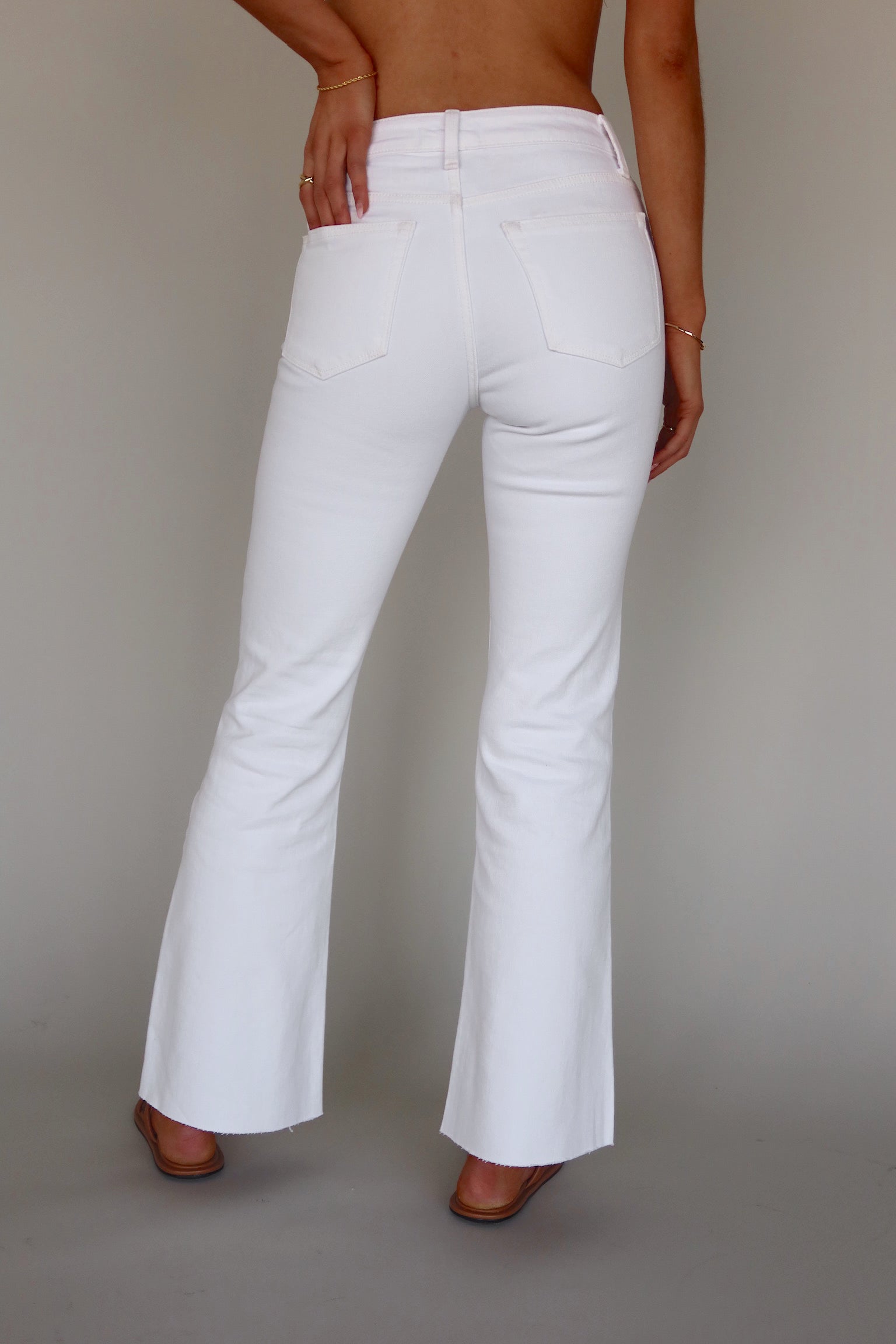 Fray Hem Blanc Flare Jean
