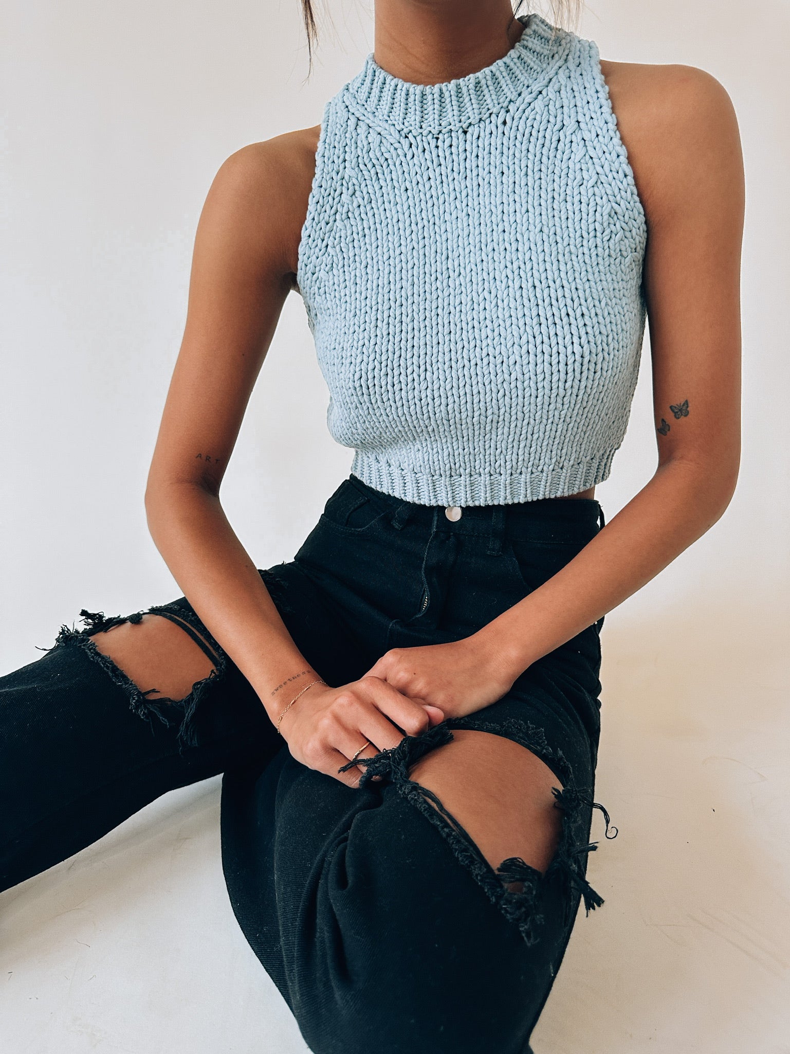 Kaelie Sleeveless Knit Top In Blue