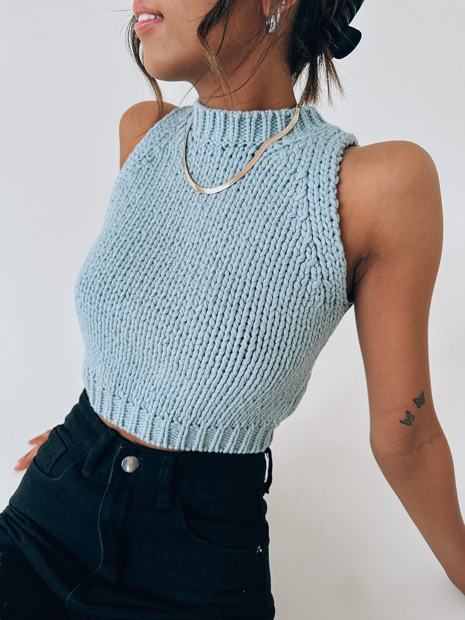 Kaelie Sleeveless Knit Top In Blue