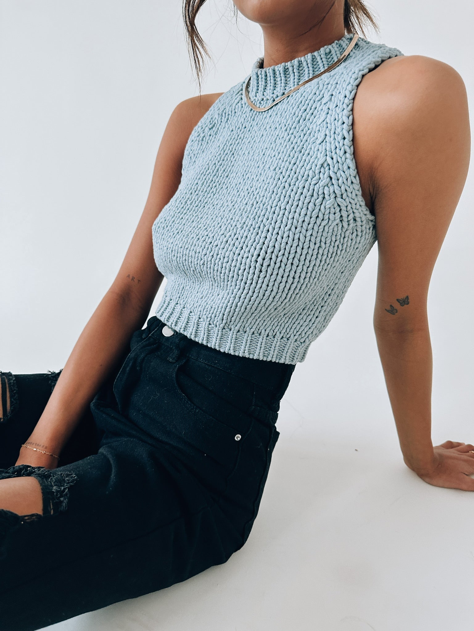 Kaelie Sleeveless Knit Top In Blue