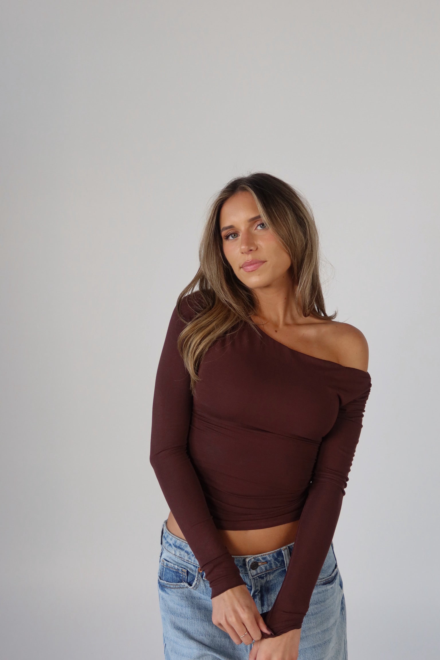 Sierra Ruched One-Shoulder Crop Top in Chocolate