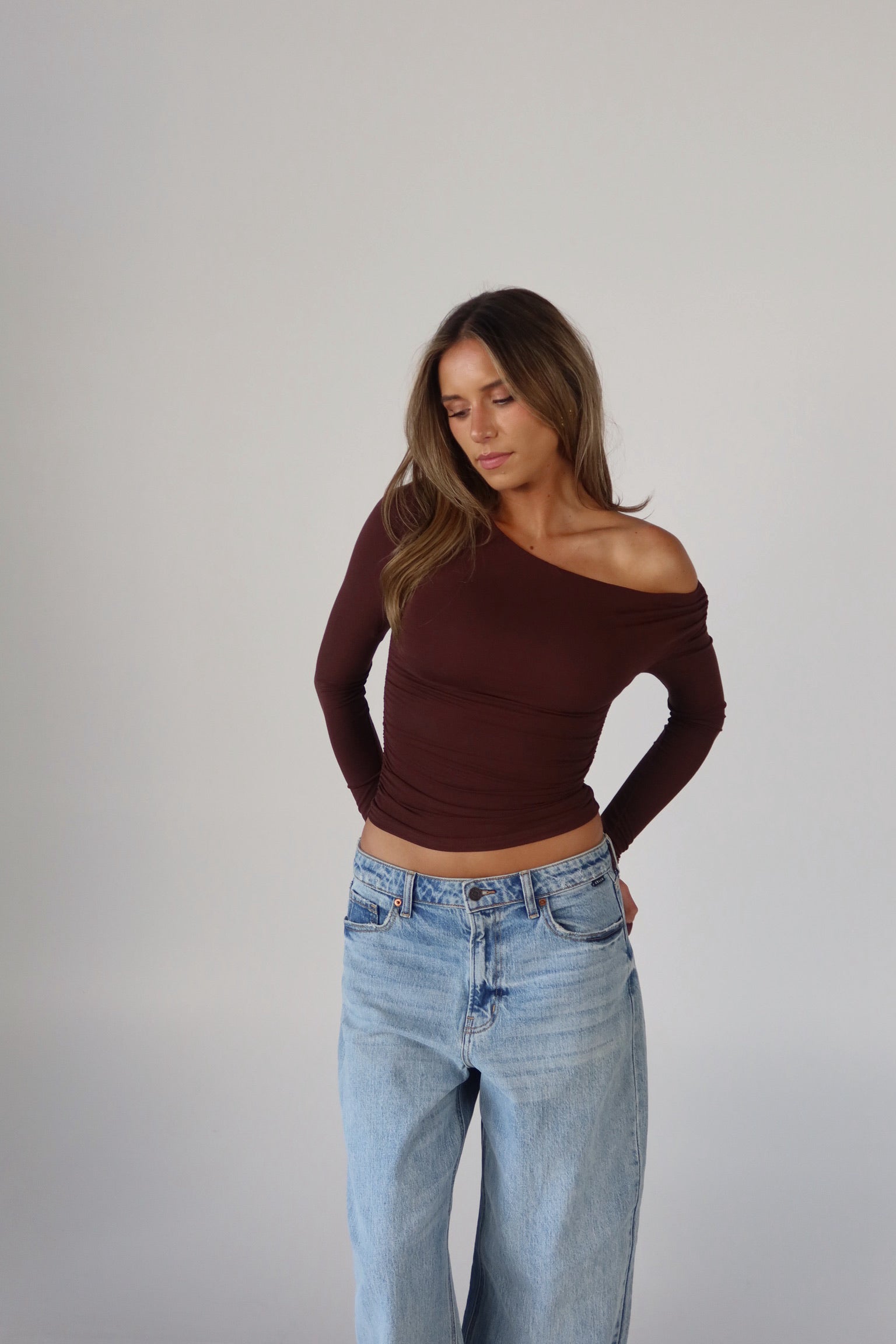 Sierra Ruched One-Shoulder Crop Top in Chocolate