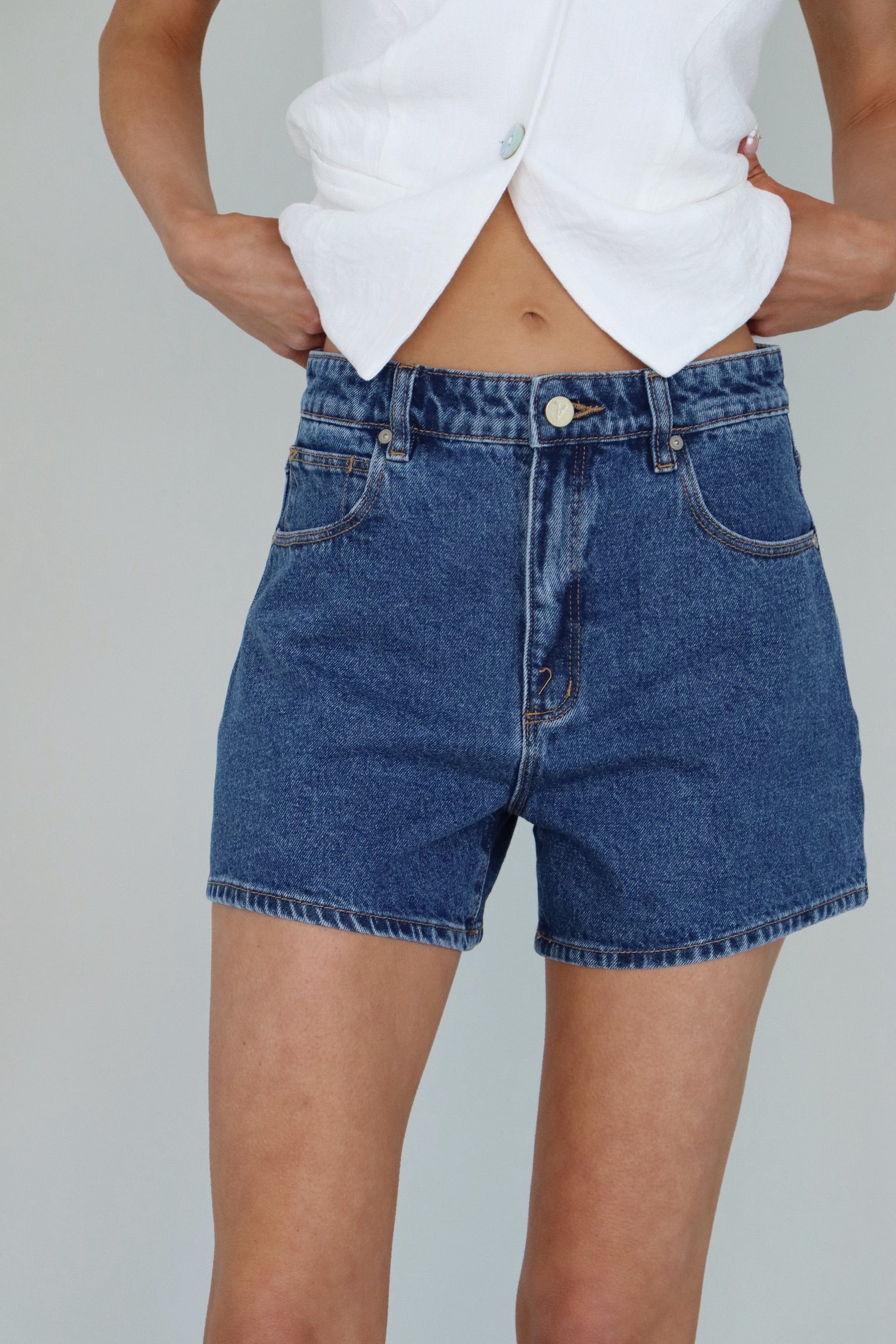 ABRAND : Venice Short Bella In Mid Blue