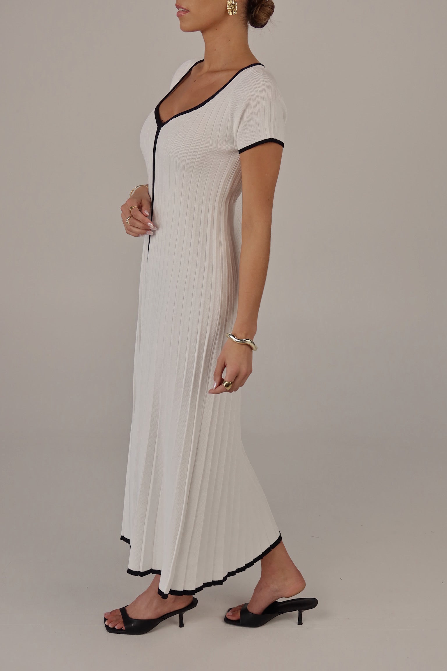 Pleated Contrast Binding Maxi Sweater Dress