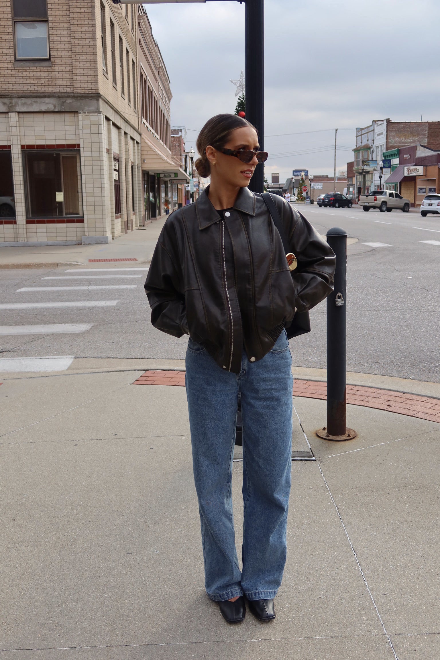 Rory Vintage Vegan Bomber in Brown