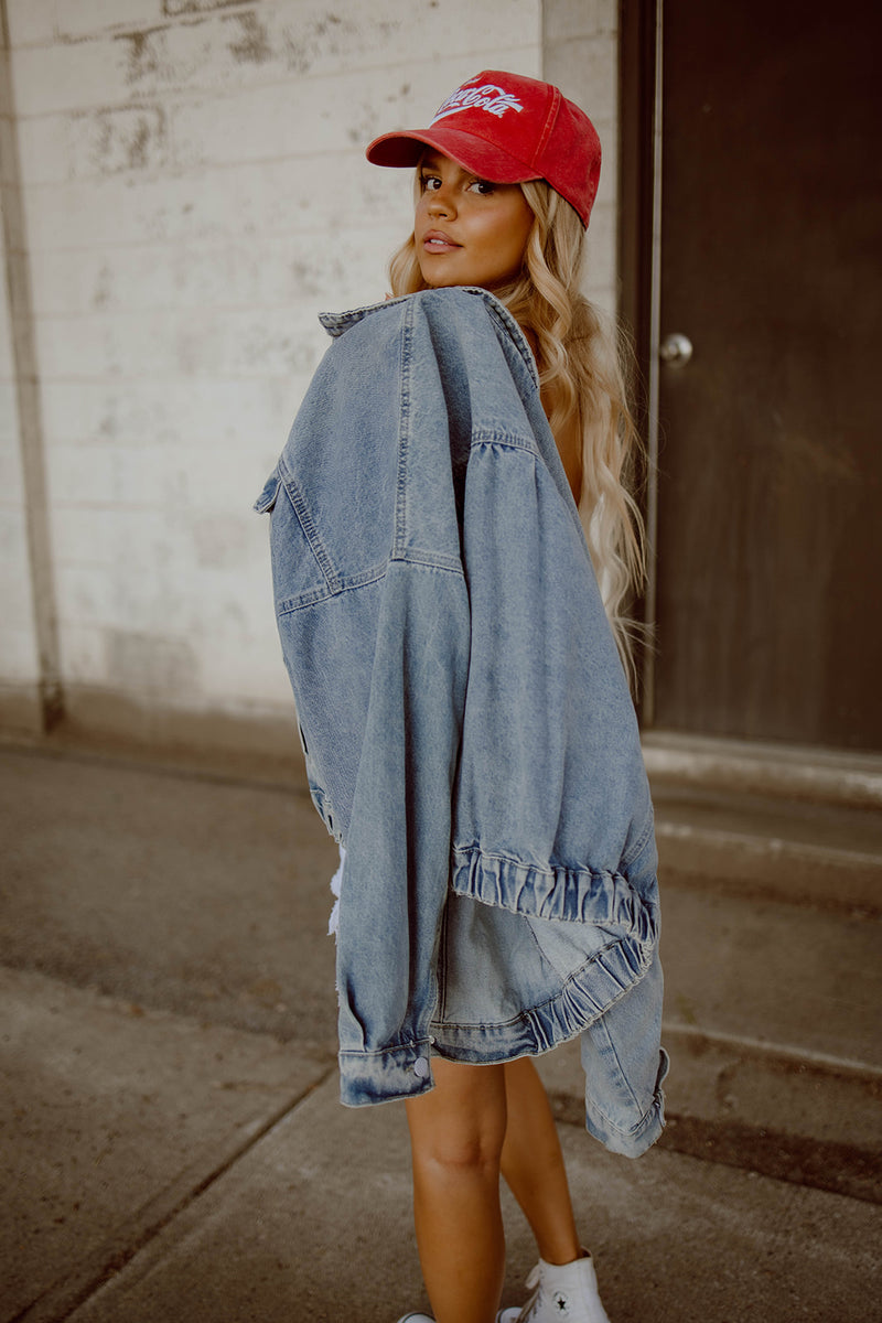 OOTD - Oversized Denim Jacket | La Petite Noob | A Toronto-Based Fashion  and Lifestyle Blog.