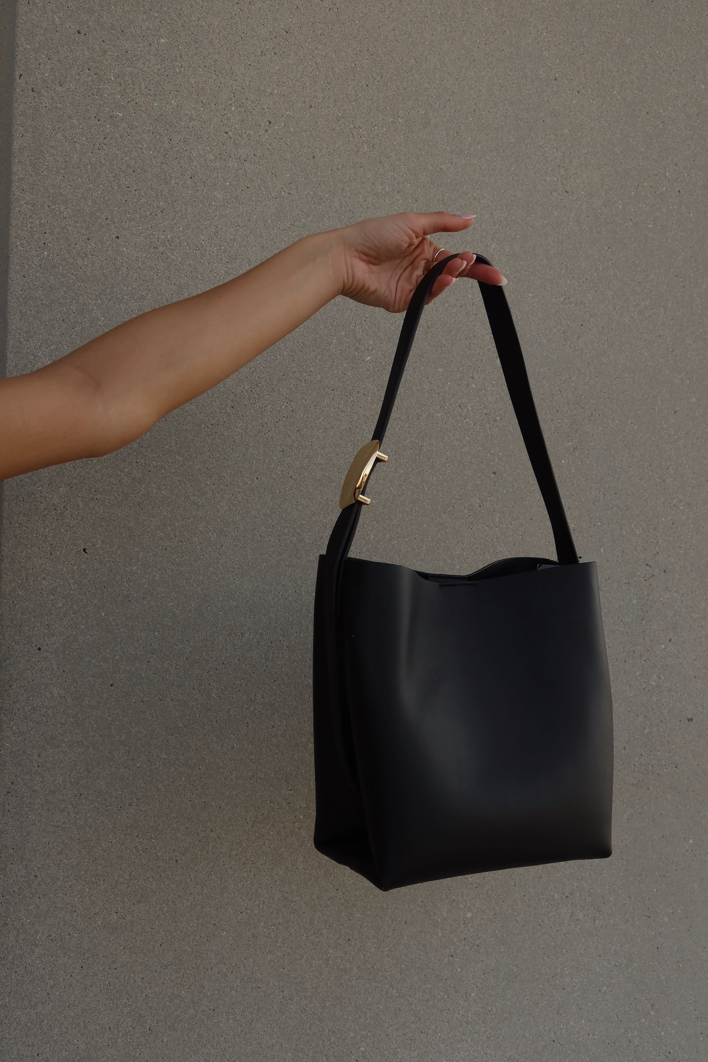 BILLINI : Francesca Shoulder Bag In Black