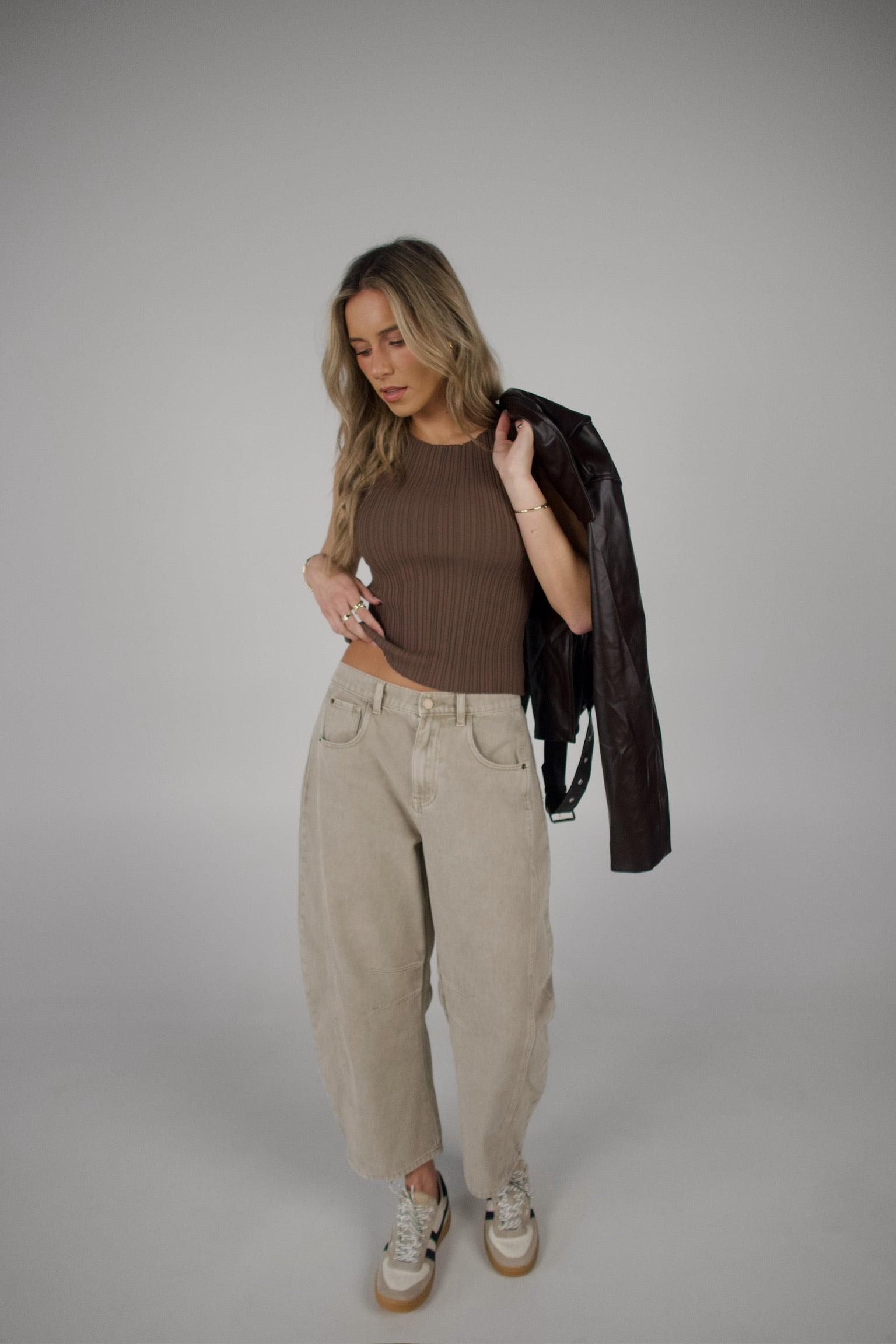 Willow Barrel Jeans In Stone