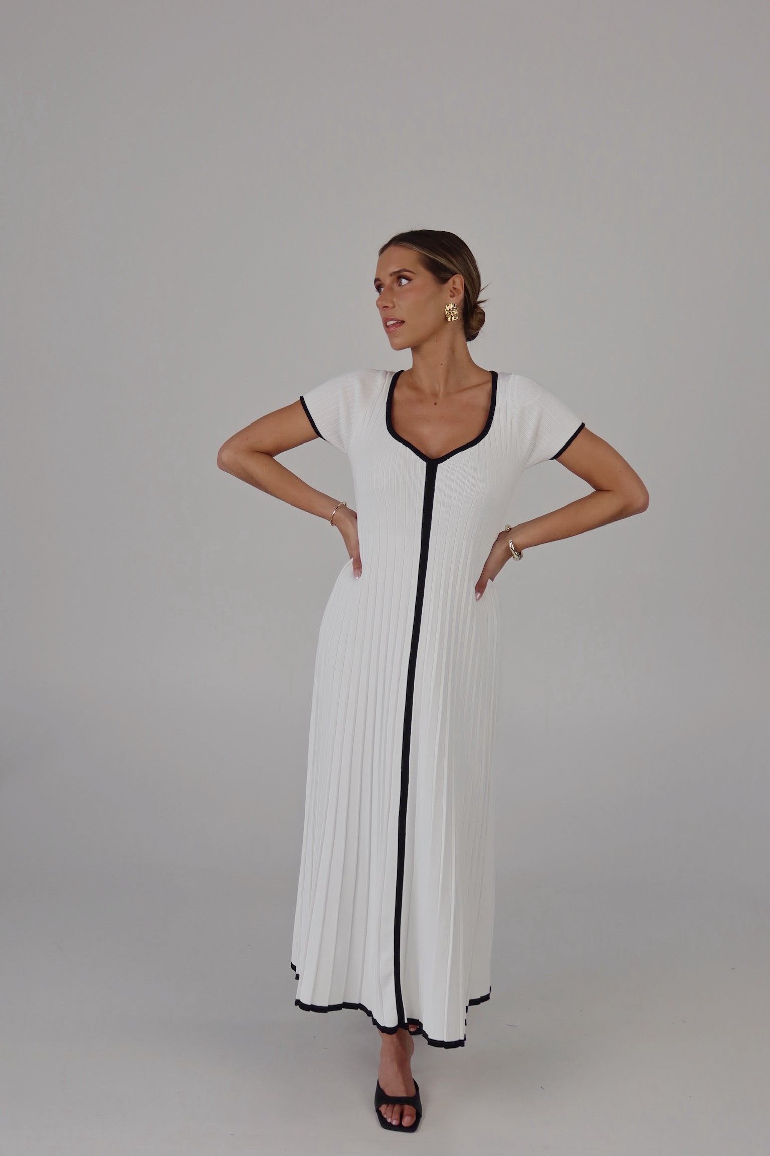 Pleated Contrast Binding Maxi Sweater Dress