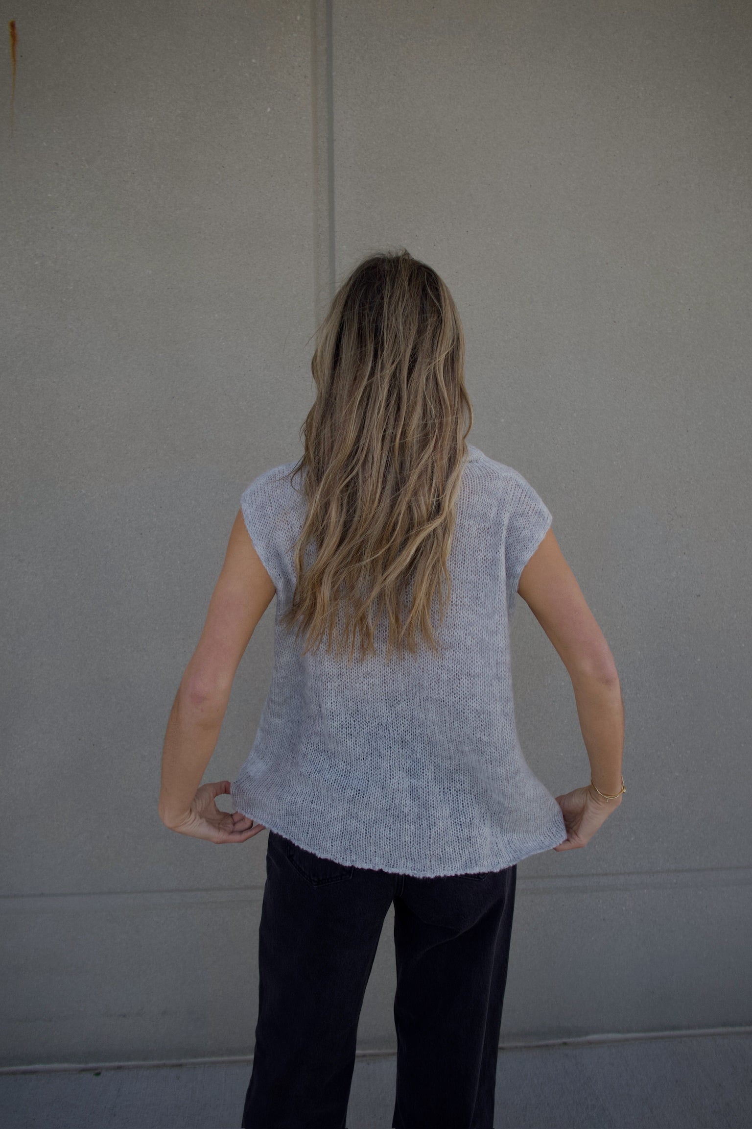 Noa Sleeveless Knit Top In Grey