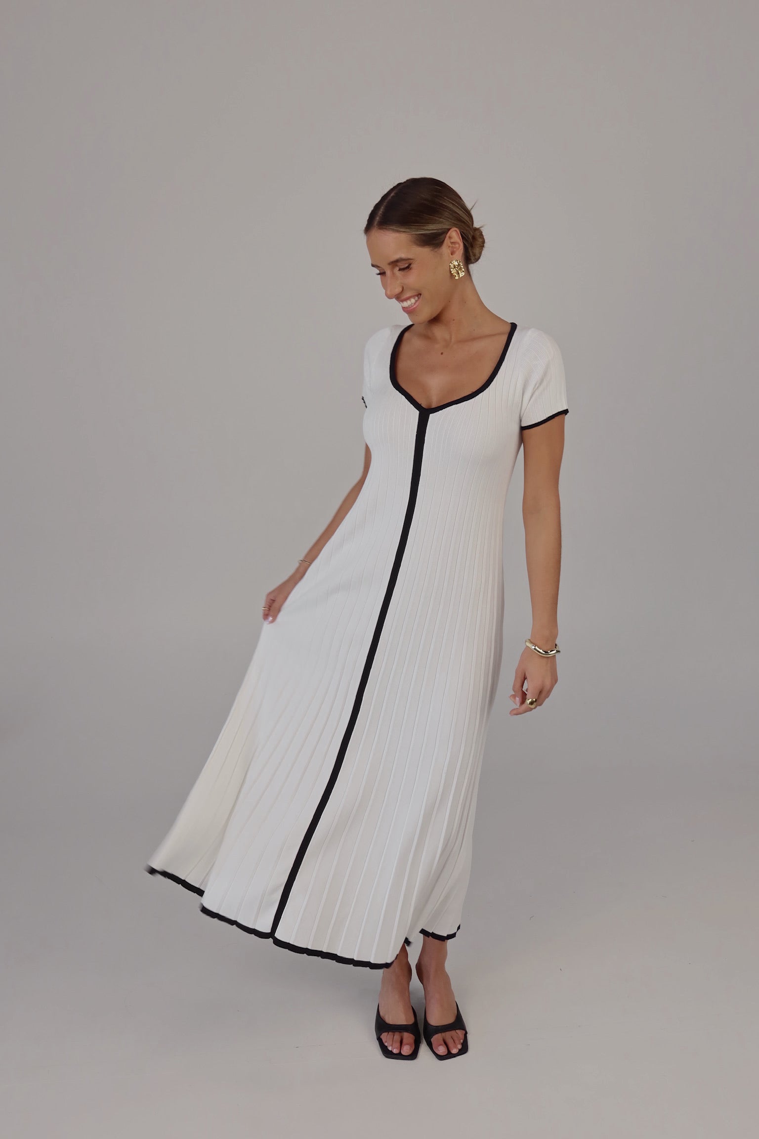 Pleated Contrast Binding Maxi Sweater Dress