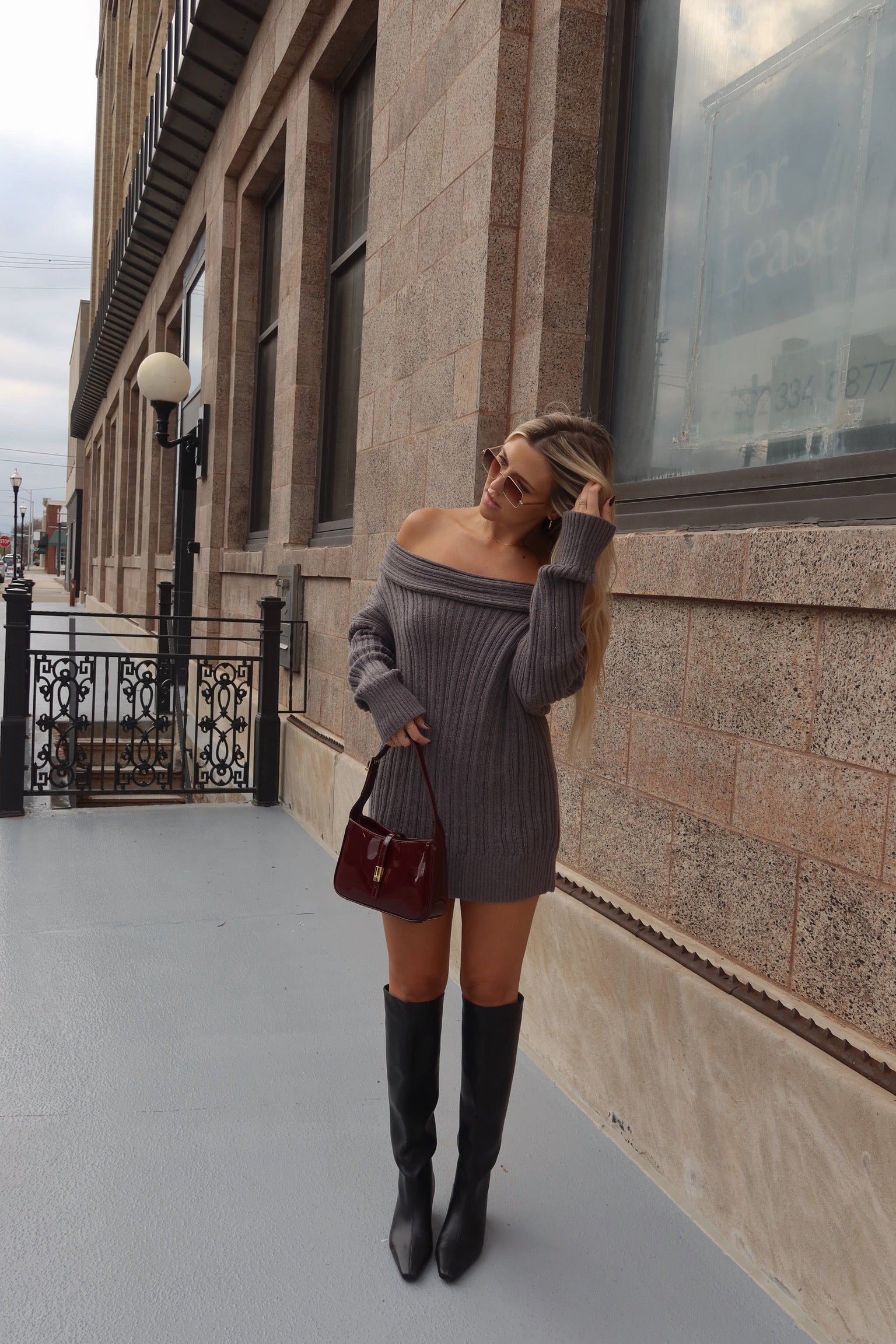 Luna Off-Shoulder Chunky Knit Sweater In Charcoal