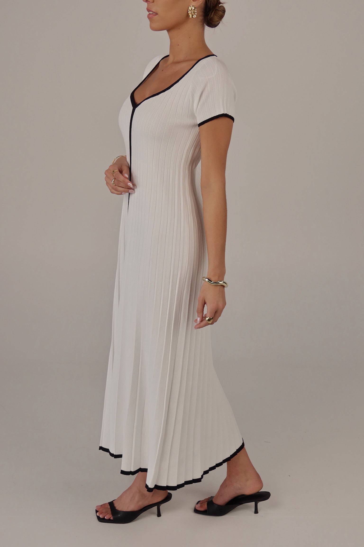 Pleated Contrast Binding Maxi Sweater Dress