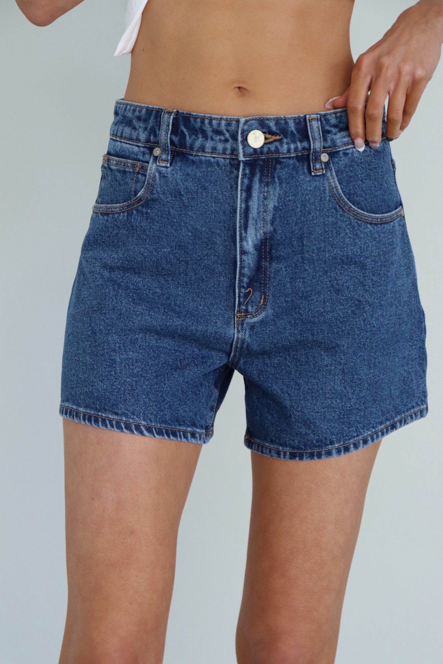 ABRAND : Venice Short Bella In Mid Blue