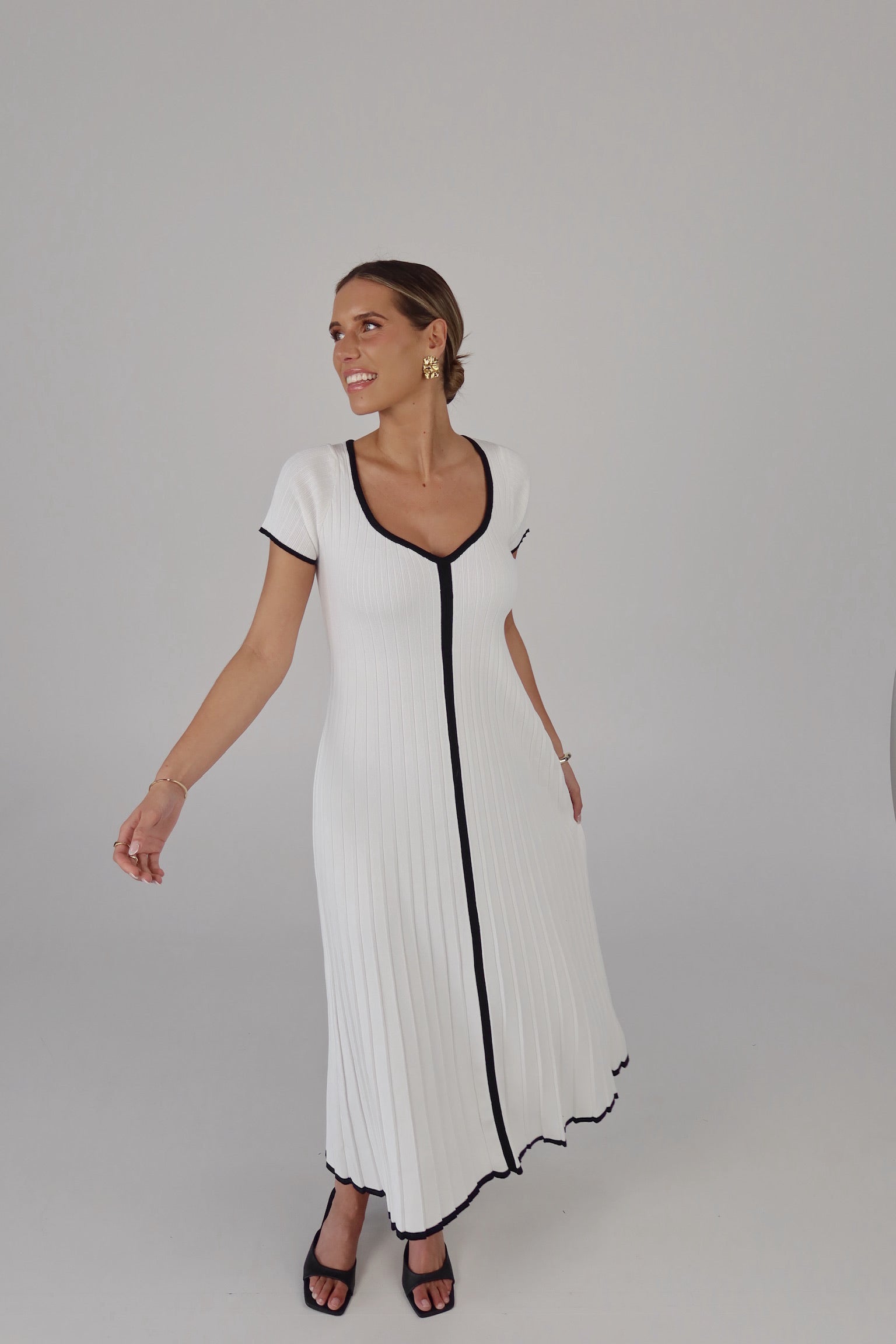 Pleated Contrast Binding Maxi Sweater Dress