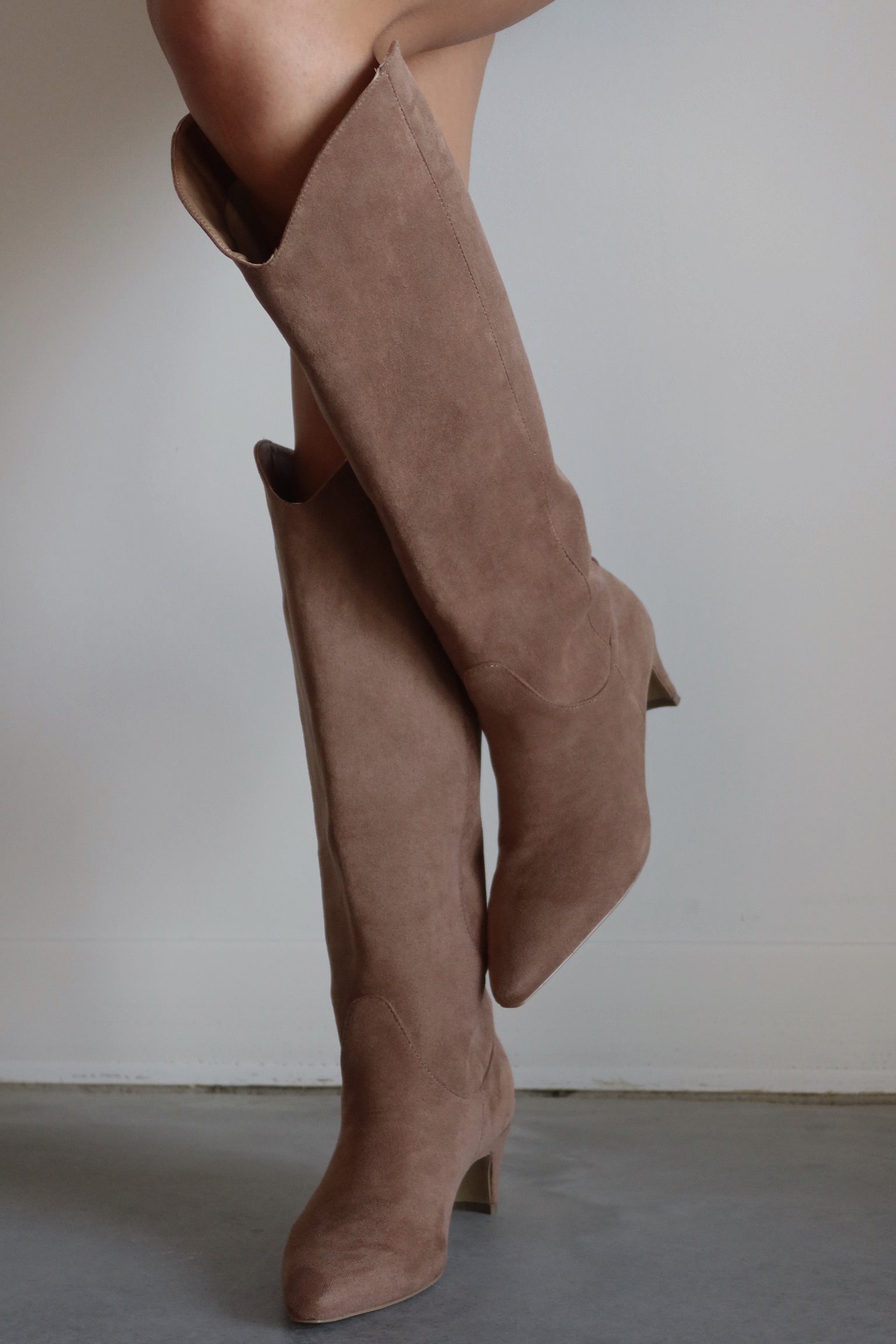 BILLINI : LUKA Boot In Russet Suede