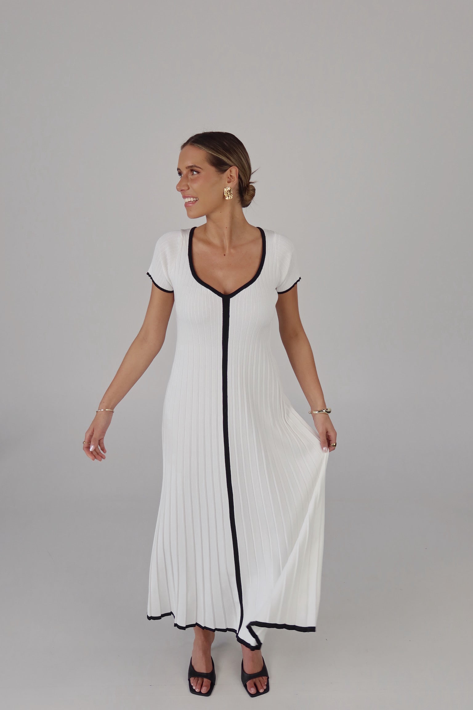 Pleated Contrast Binding Maxi Sweater Dress