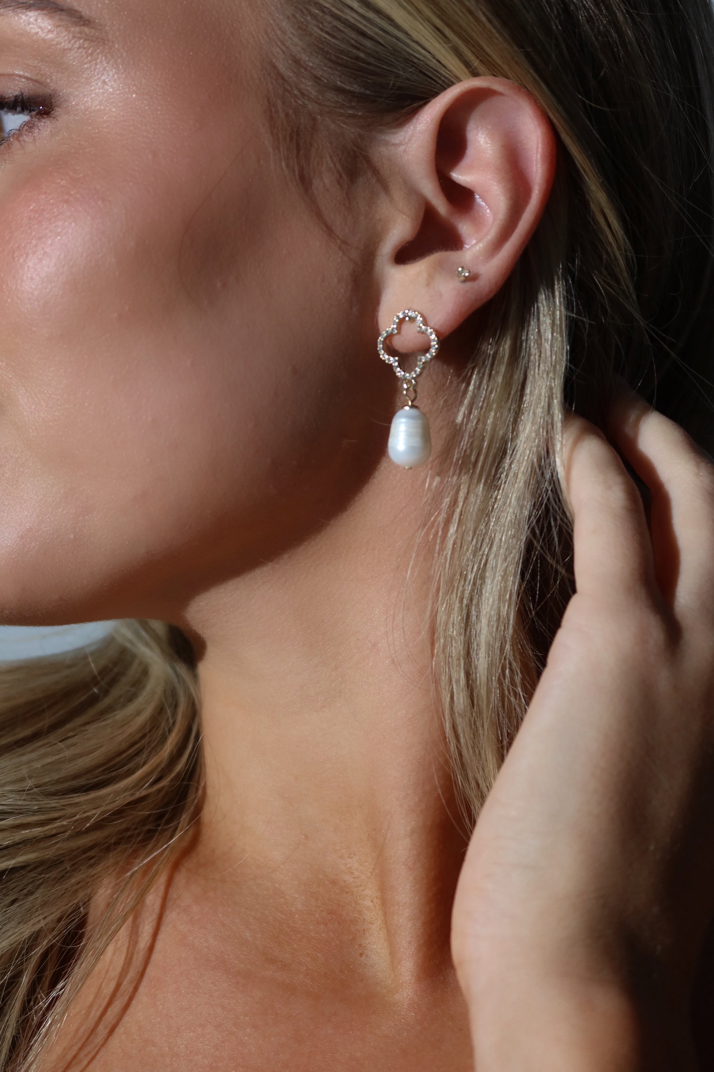 Rhinestone Pave Clover Pearl Drop Earring