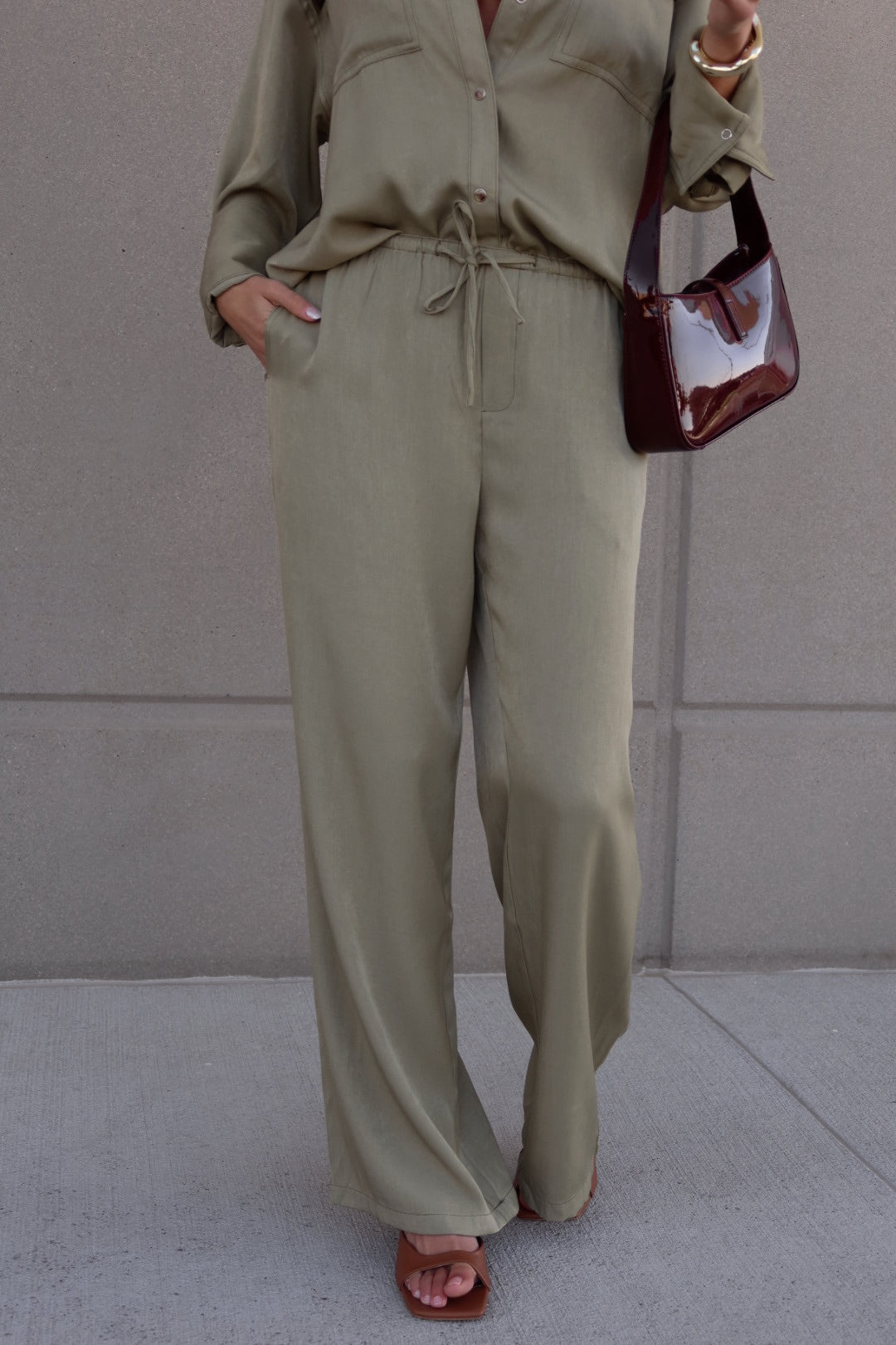 Relaxed Fit Elastic Waist Pants