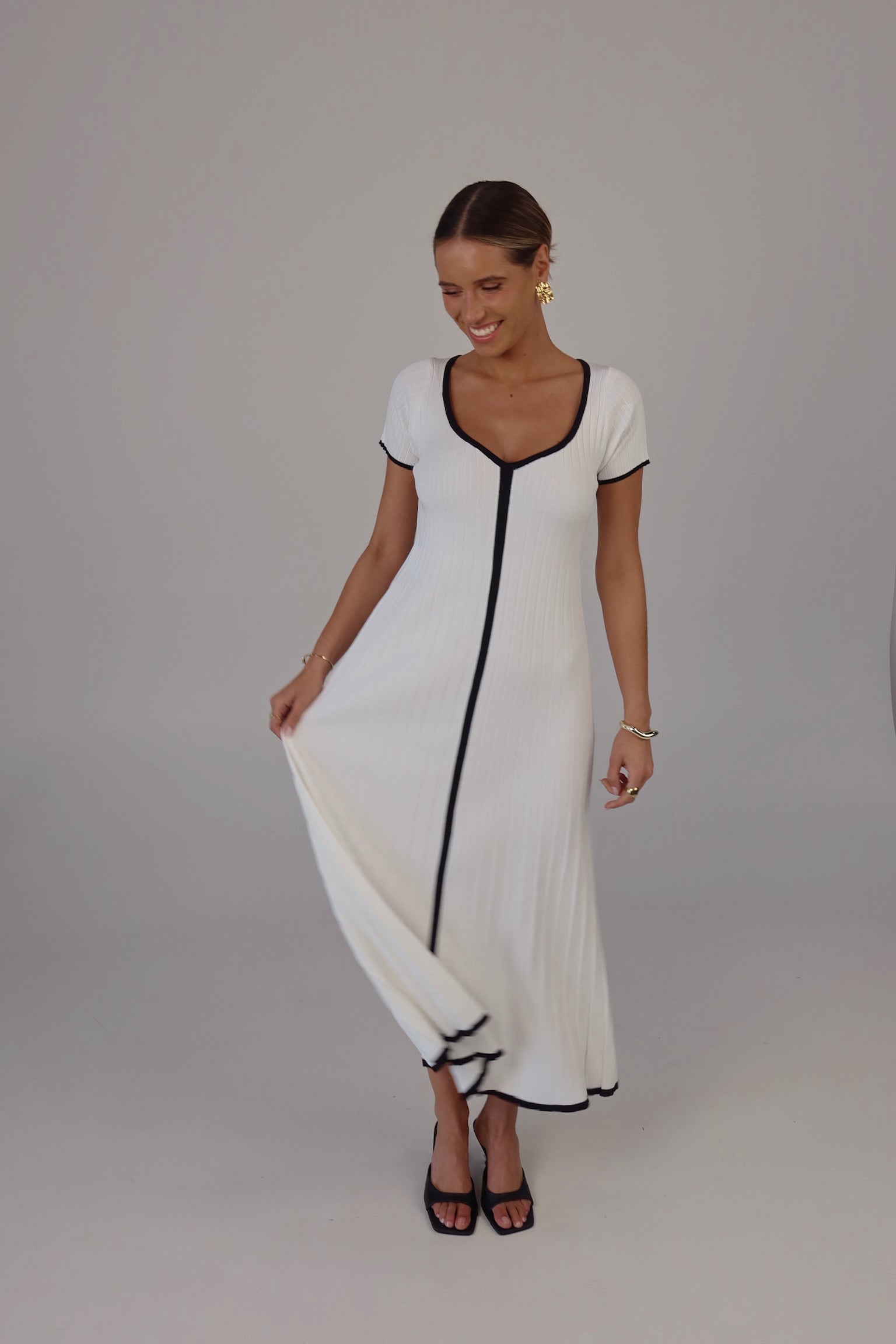 Pleated Contrast Binding Maxi Sweater Dress