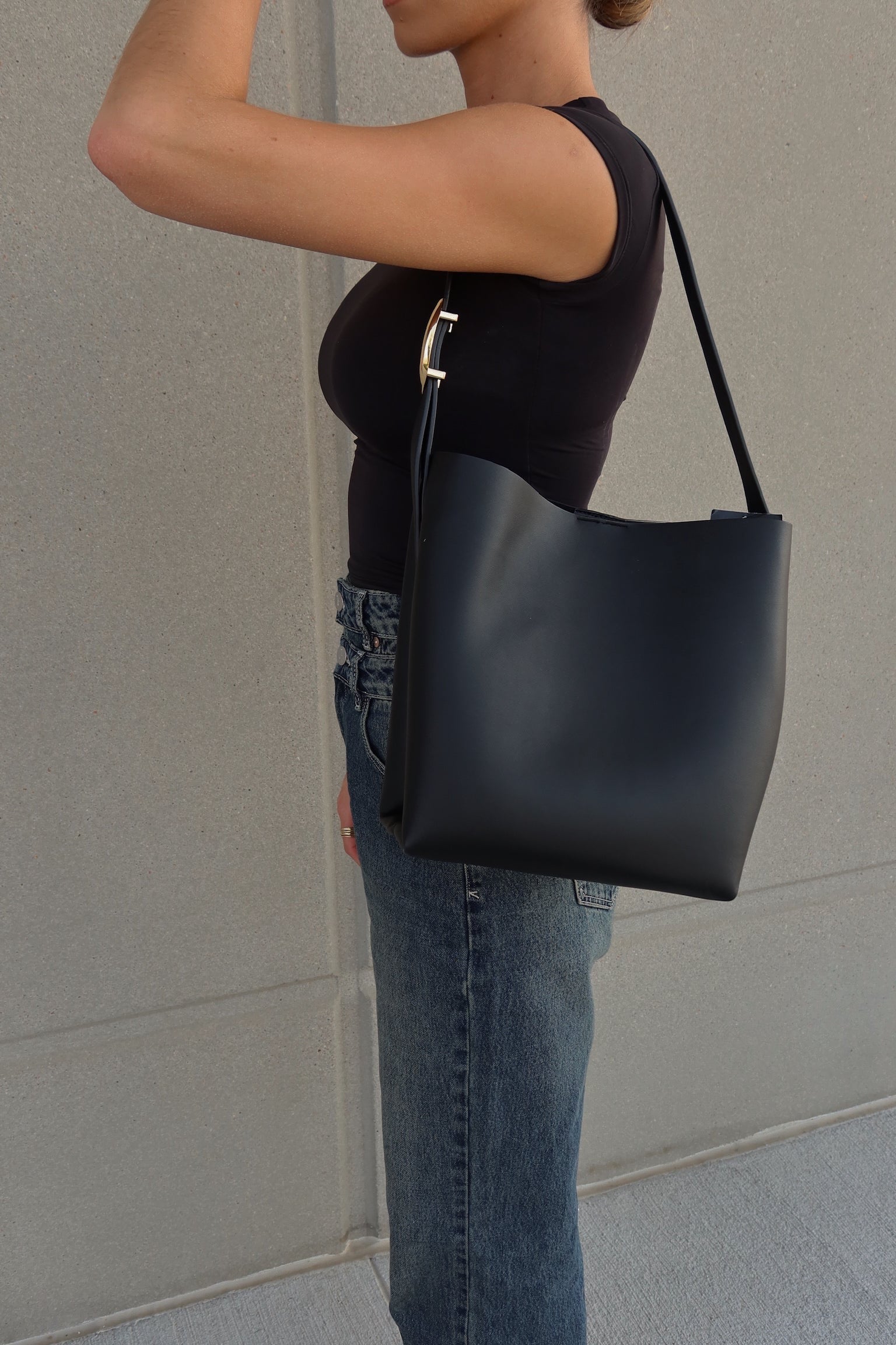 BILLINI : Francesca Shoulder Bag In Black