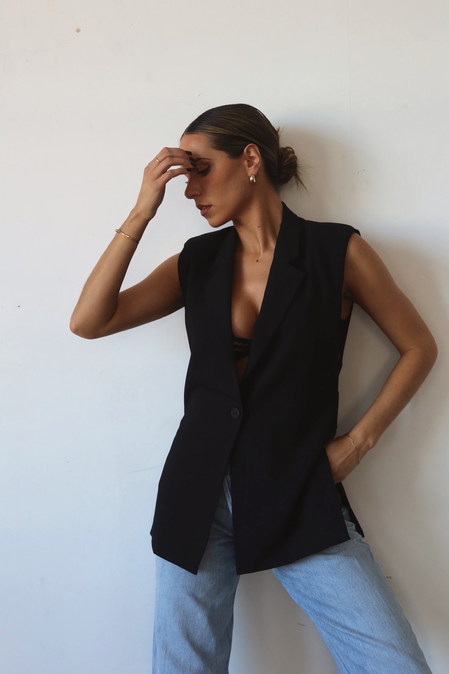 Maren Sleeveless Blazer In Black