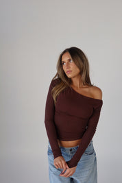 Sierra Ruched One-Shoulder Crop Top in Chocolate