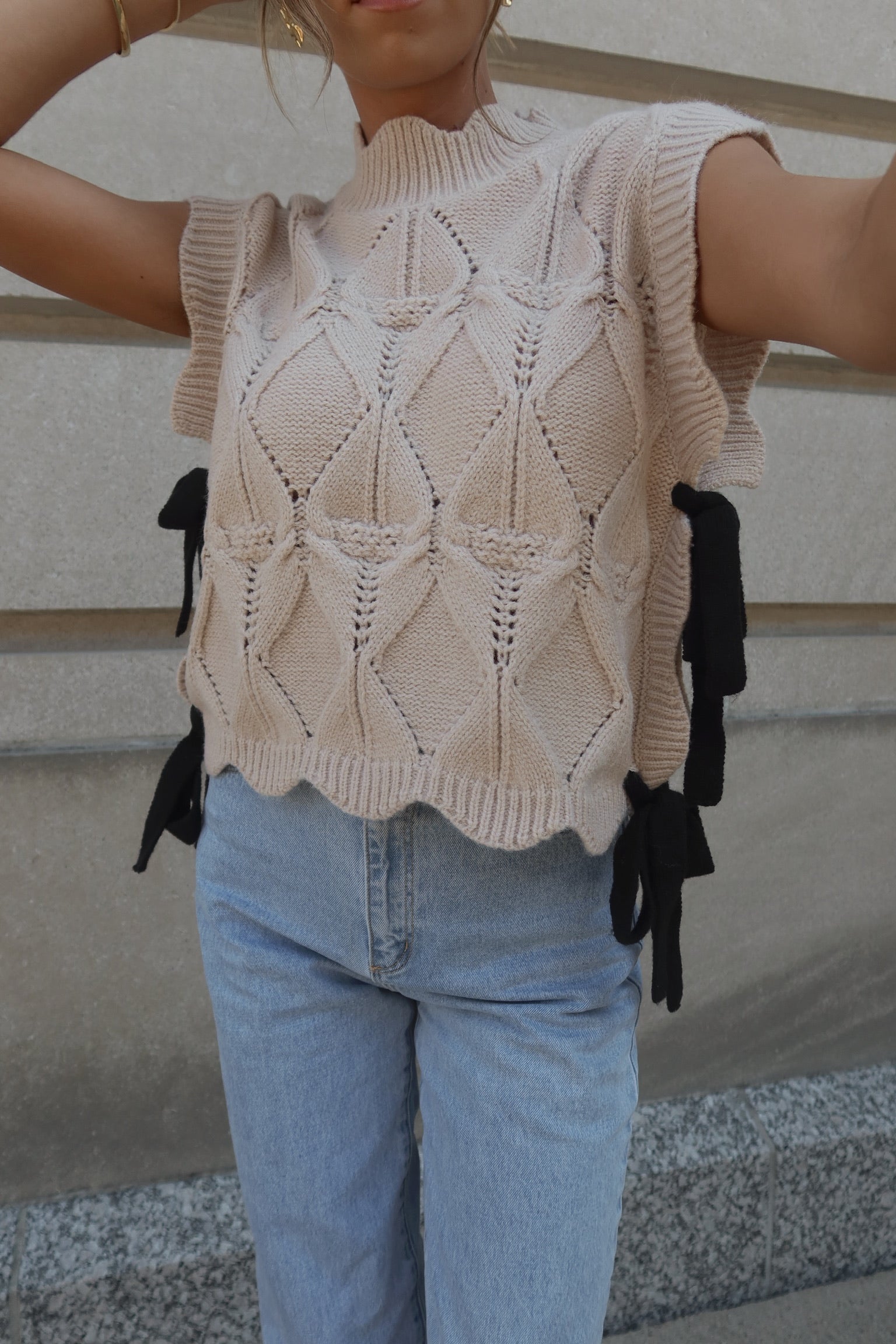 Scallop Bow Detailing Cable Knit Vest