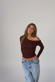 Sierra Ruched One-Shoulder Crop Top in Chocolate