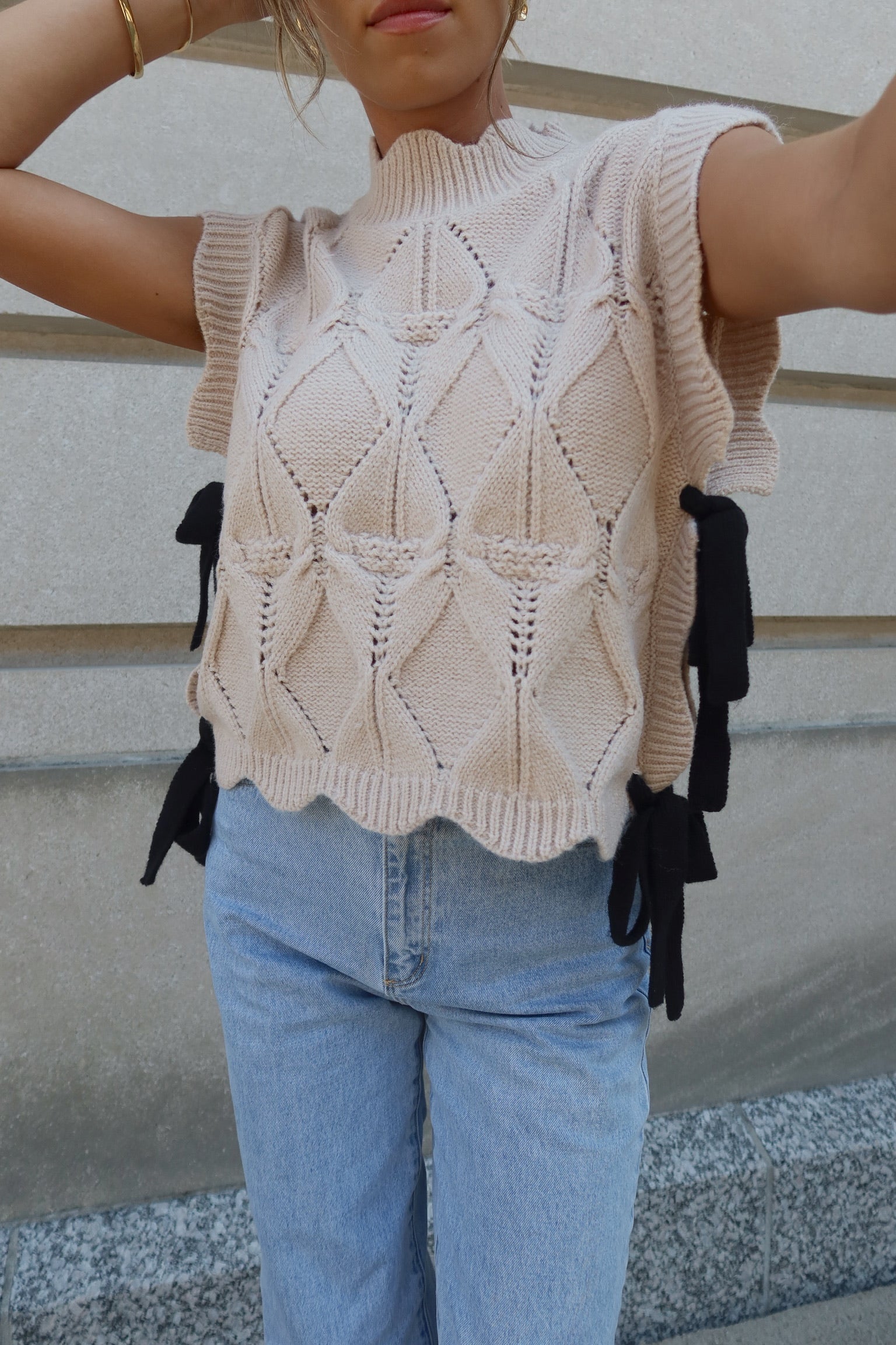 Scallop Bow Detailing Cable Knit Vest