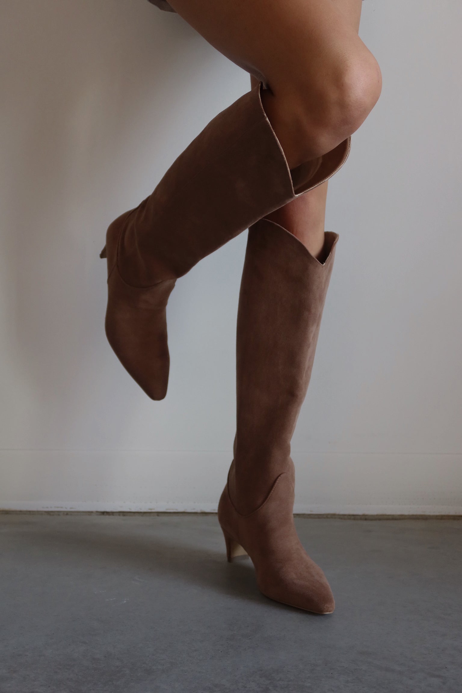 BILLINI : LUKA Boot In Russet Suede