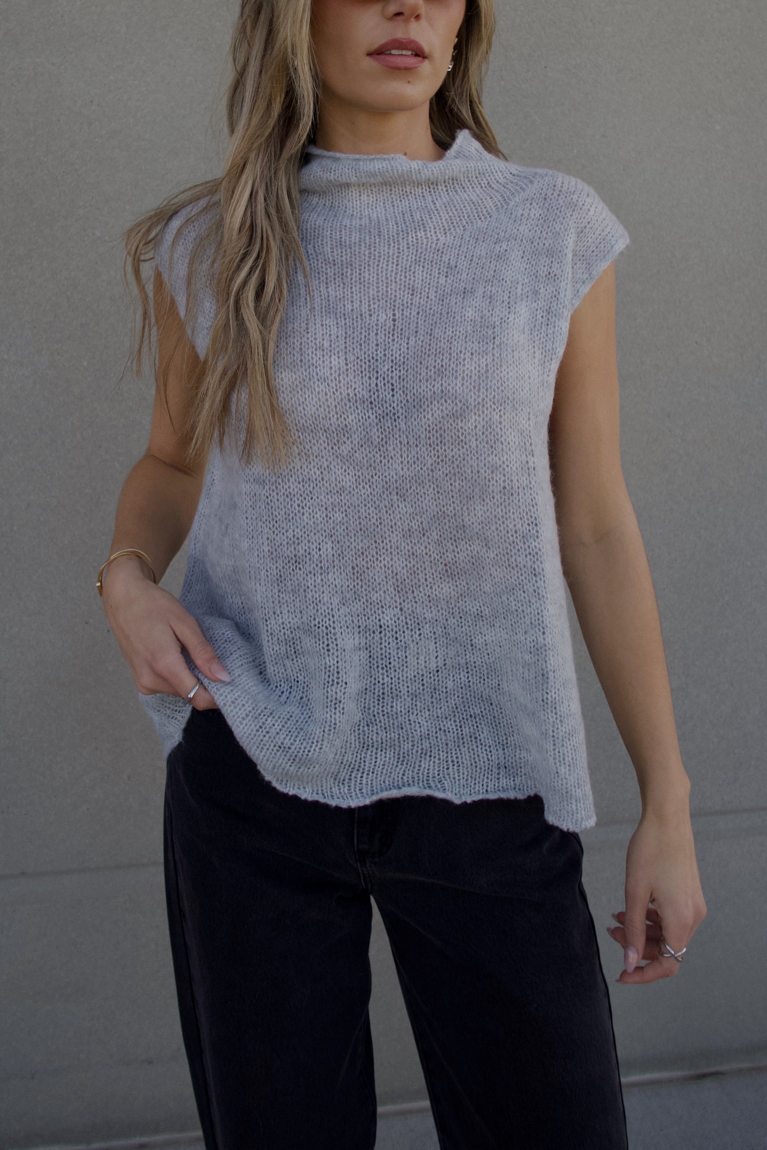 Noa Sleeveless Knit Top In Grey