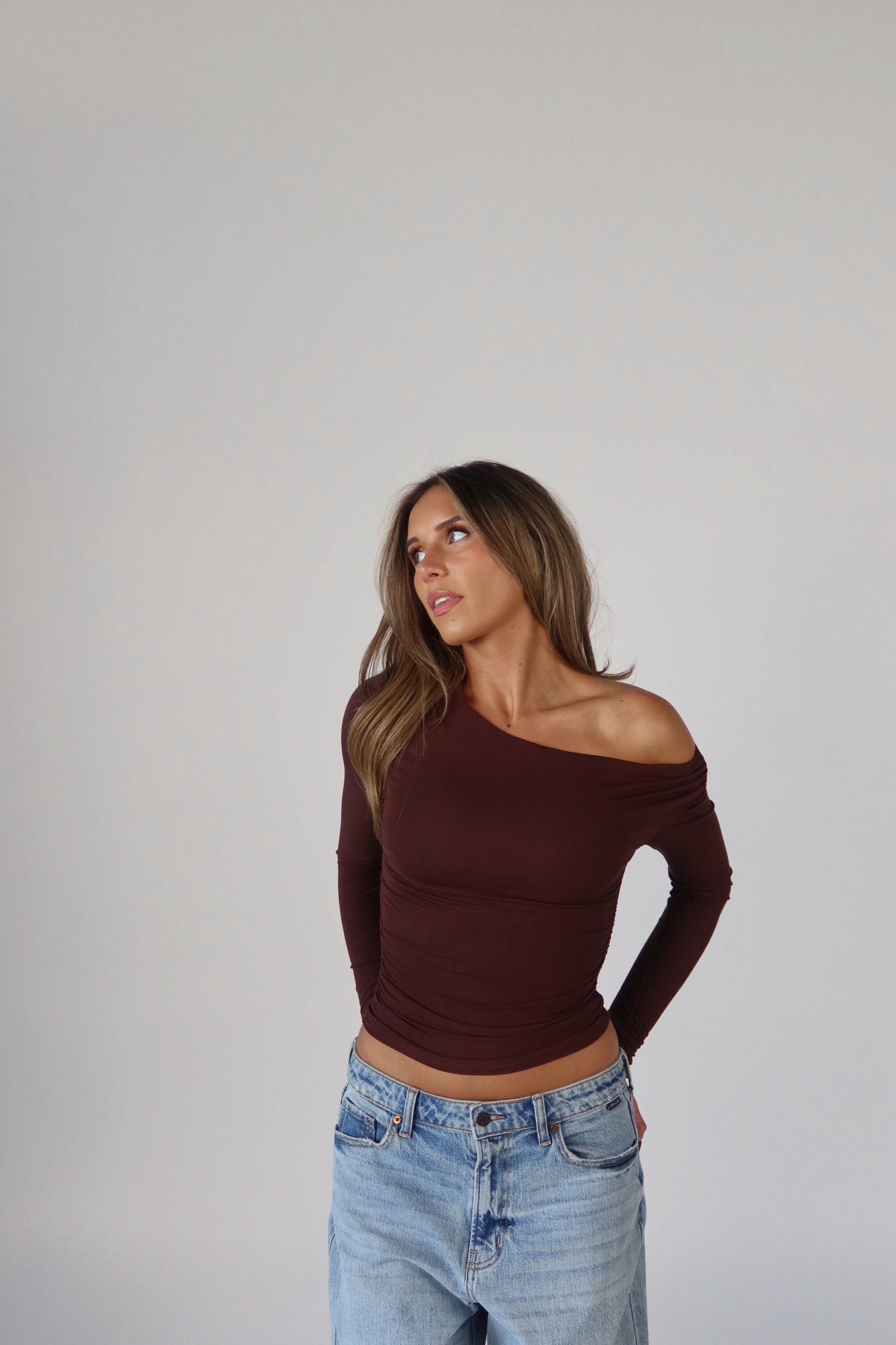 Sierra Ruched One-Shoulder Crop Top in Chocolate