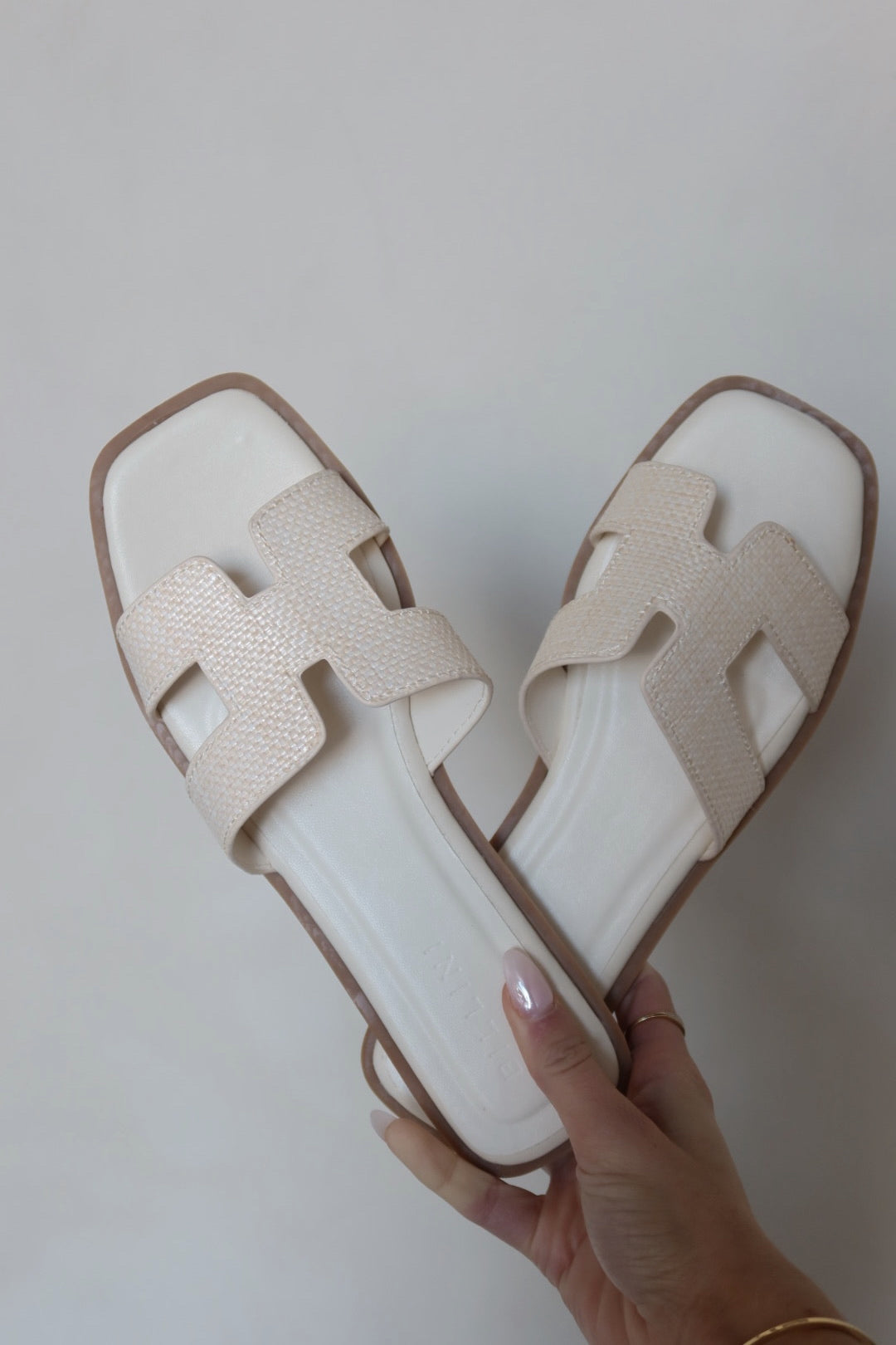 BILLINI : Gordy Cream Raffia Slide