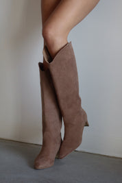 BILLINI : LUKA Boot In Russet Suede