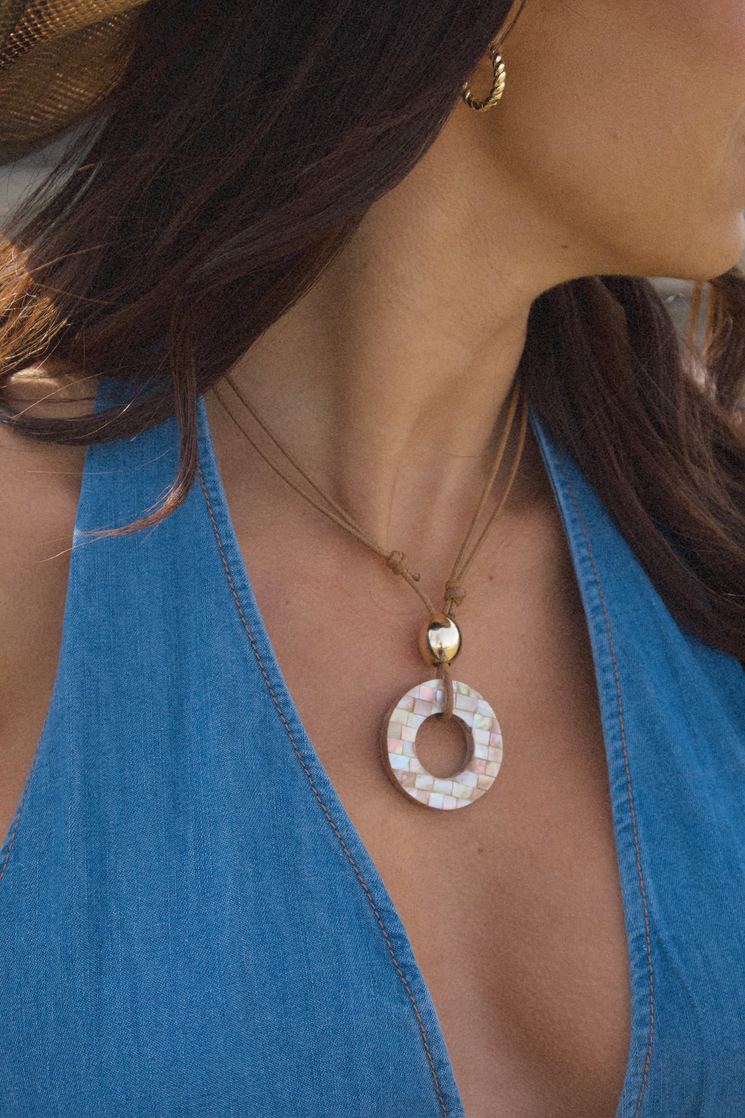 Pearl Mosaic Circle Pendant Necklace In Pink