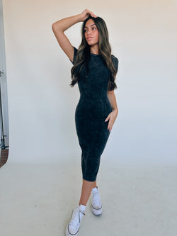 Alayna Short Sleeve Midi Dress