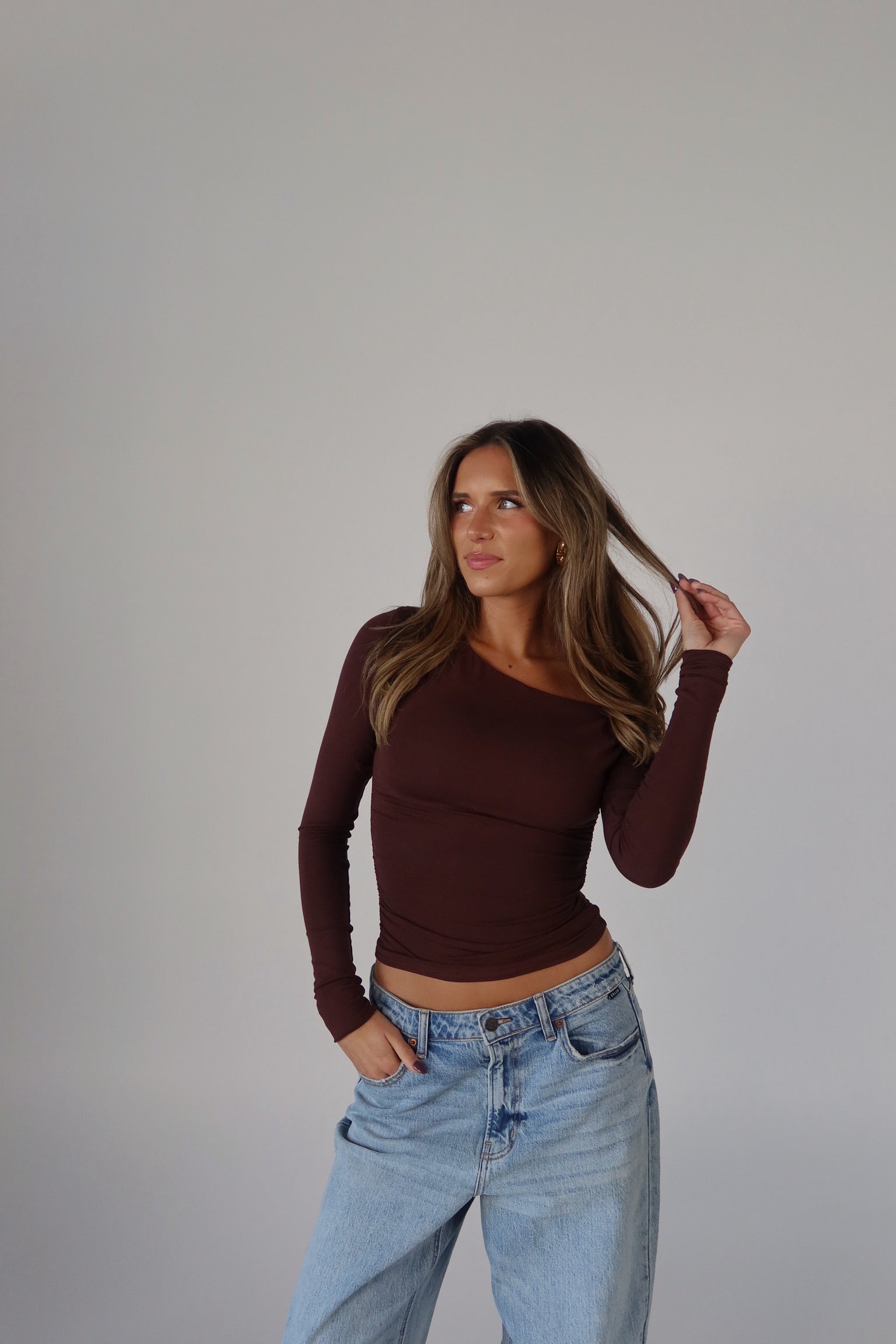 Sierra Ruched One-Shoulder Crop Top in Chocolate