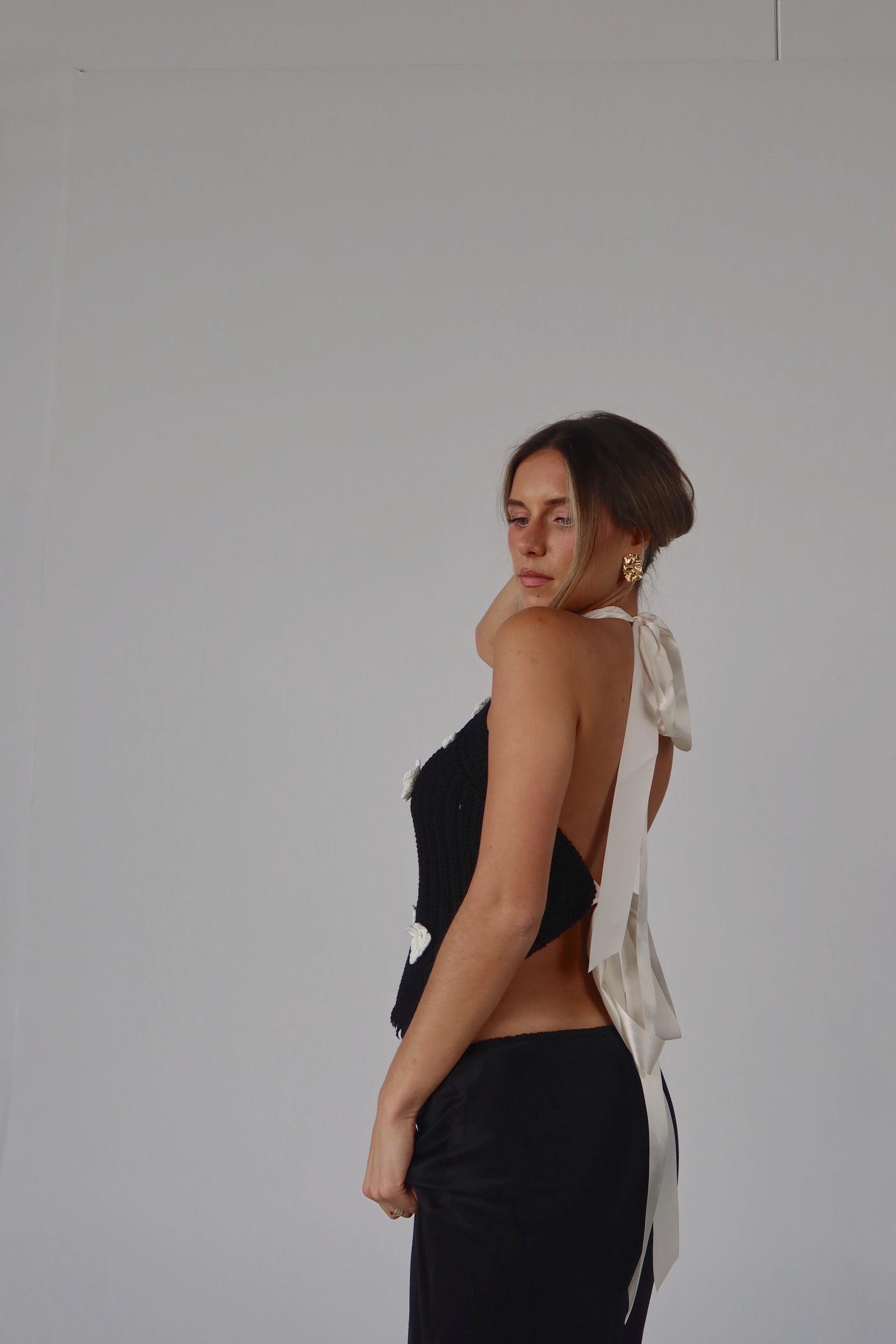 Backless Flower Point Knit Top