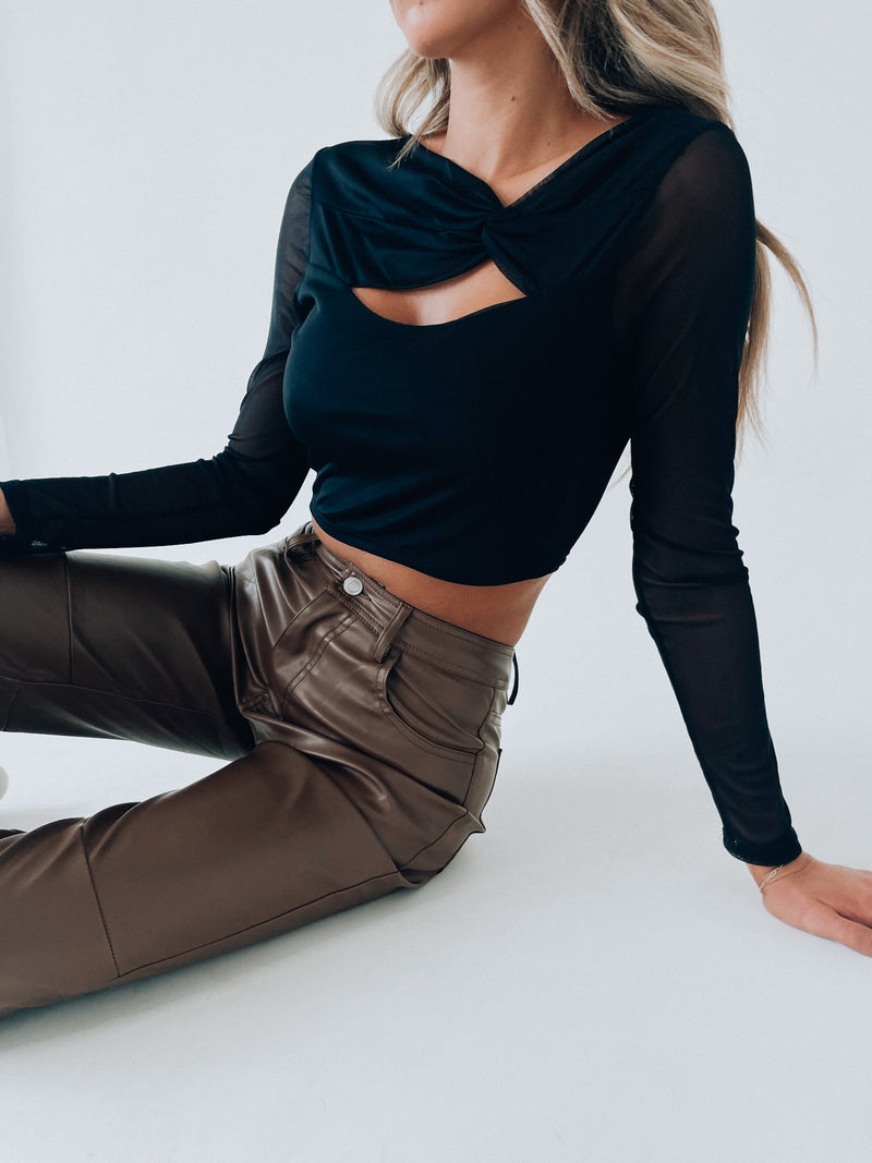 Eva Twist Front Top