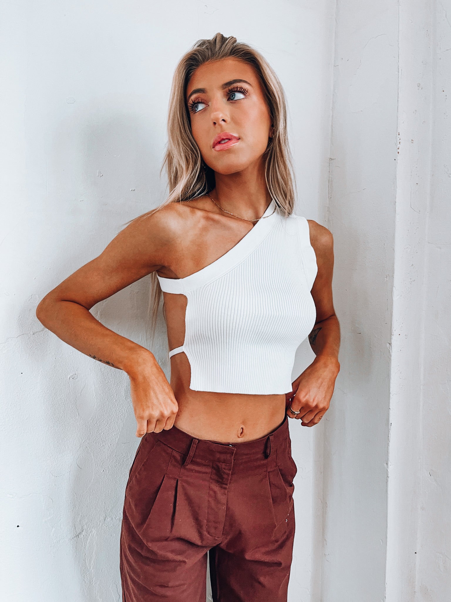 SALE :Kennan White One Shoulder Crop